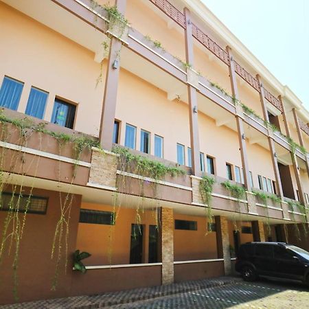 Koi Hotel And Residence Денпасар Екстериор снимка