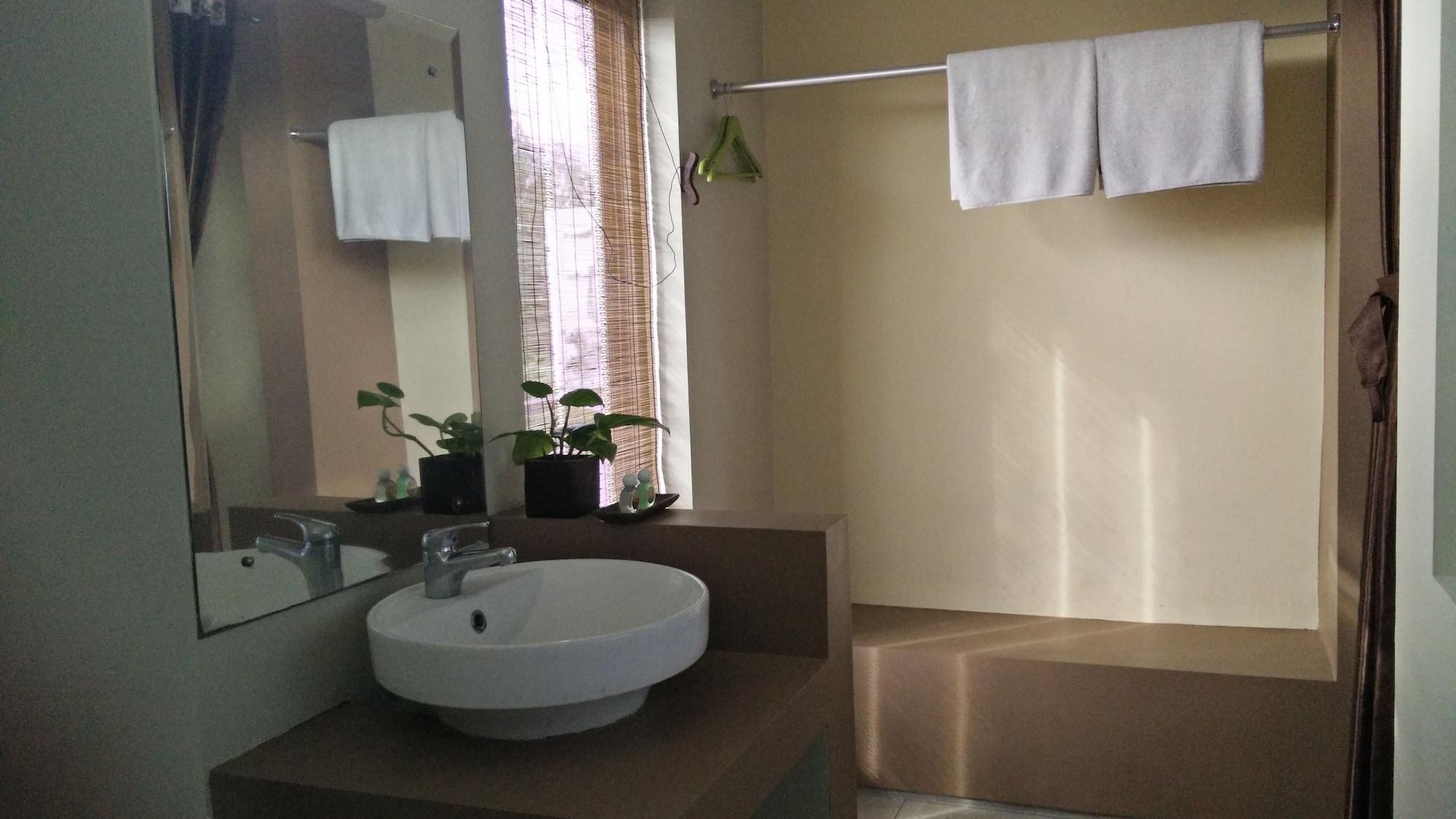 Koi Hotel And Residence Денпасар Екстериор снимка